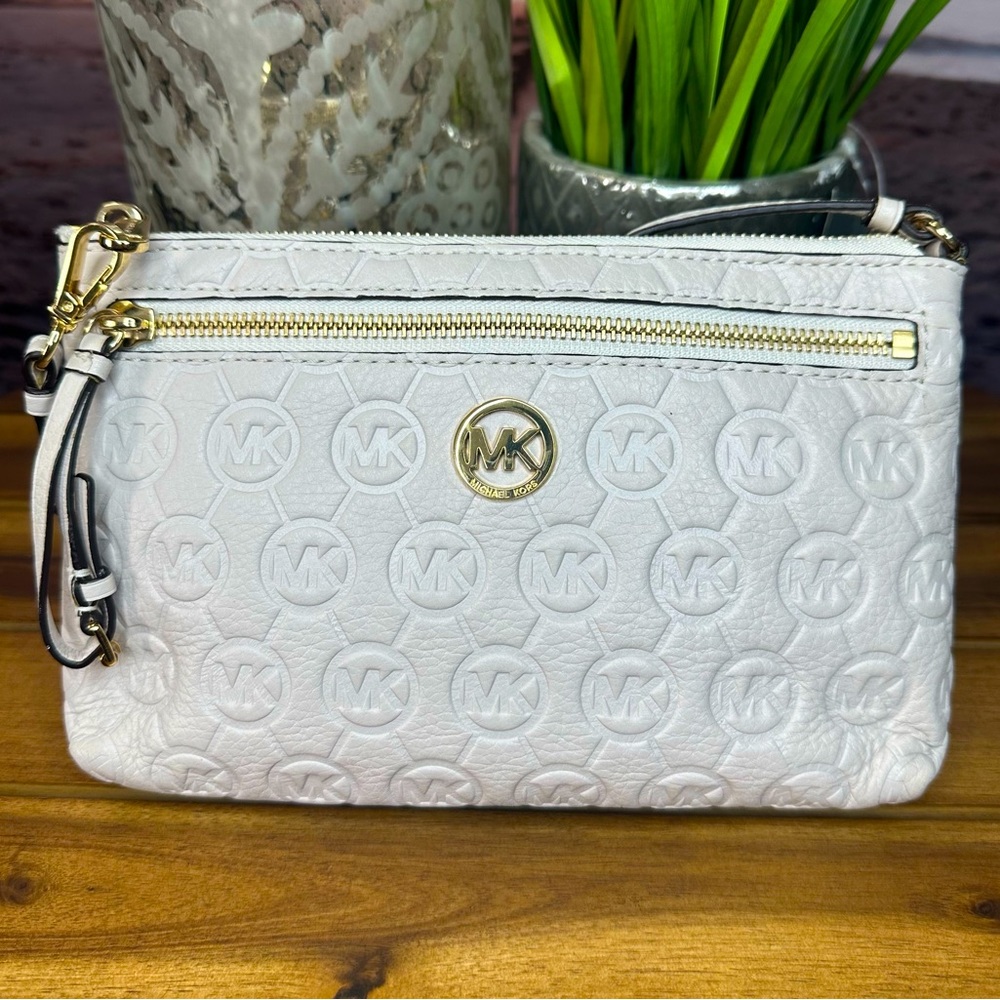 NWOT MICHAEL KORS WRISTLET POUCH